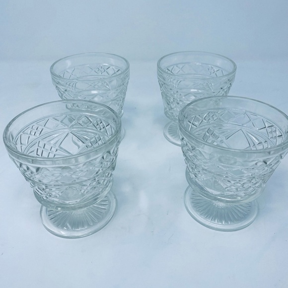 Set of 4 Vintage Glass Etched Parfait Dessert Glasses - Picture 1 of 6